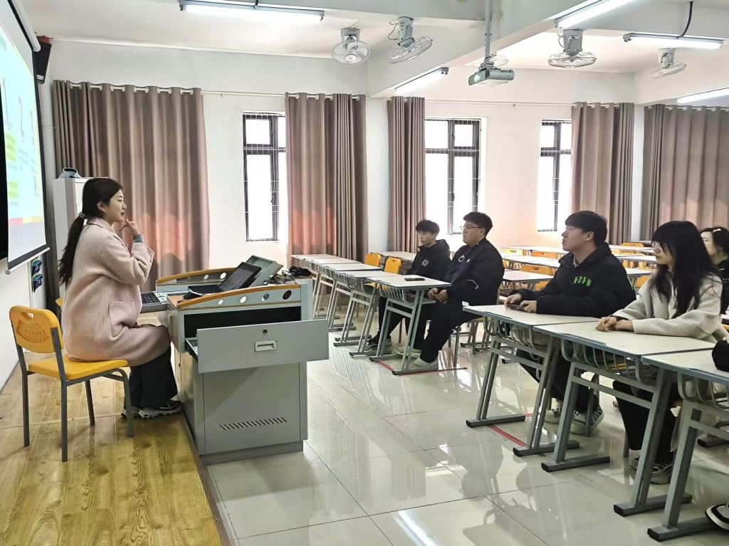 守護心靈之窗 學(xué)校心理咨詢中心開展接線培訓(xùn)，打造專業(yè)教育信息咨詢服務(wù)體系