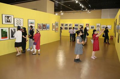 第28屆全國(guó)攝影藝術(shù)展覽在臨海盛大開(kāi)幕，承辦展覽展示活動(dòng)展現(xiàn)時(shí)代光影
